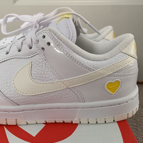 Women’s Nike dunk low white yellow heart size 7 - Picture 3 of 6
